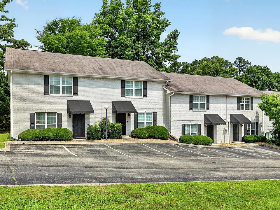 1109 Maple Tree Ln