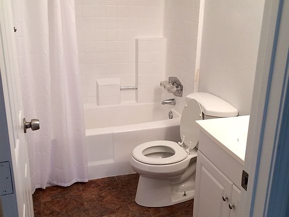 4th image of 803 Tamayo Dr APT 2