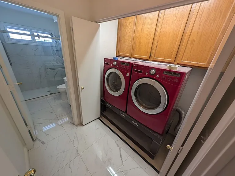 8432 Airmont Ct — Photo 11