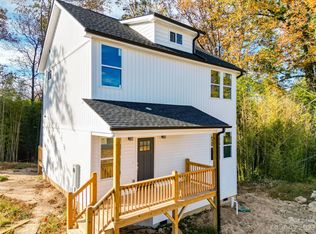 688 Dairy St, Hendersonville, NC 28739