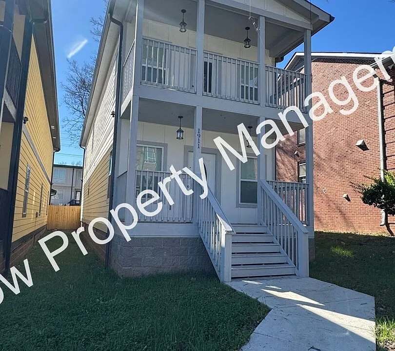 1911 Hermosa St