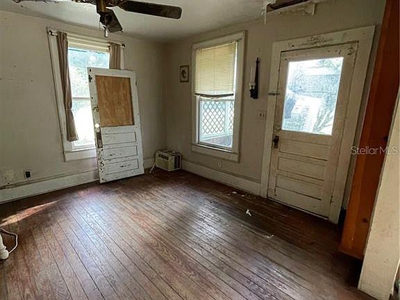 5th image of 210 Park Ave