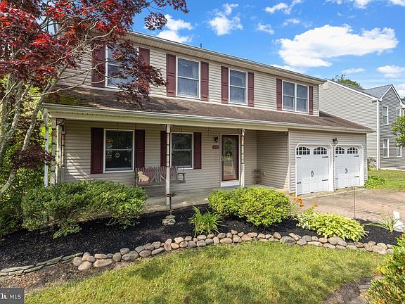 4th image of 146 W Holly Ln