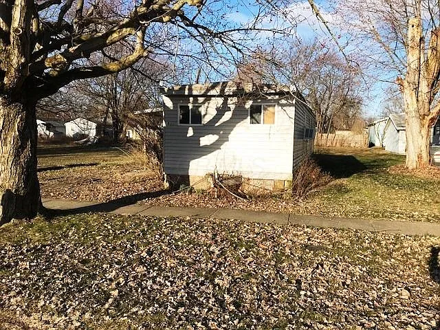 585 Decatur St photo 1