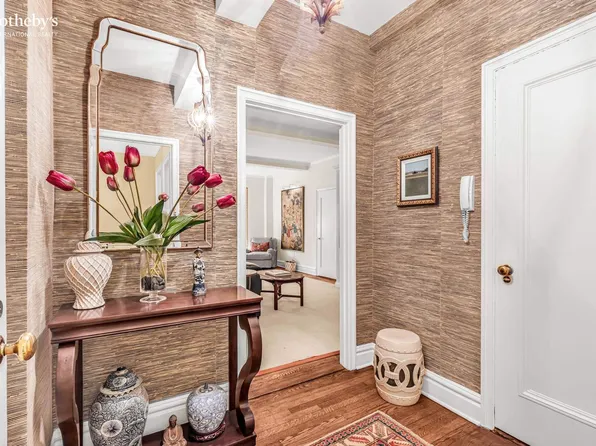 135 East 74th Street 6C image 3 of 7