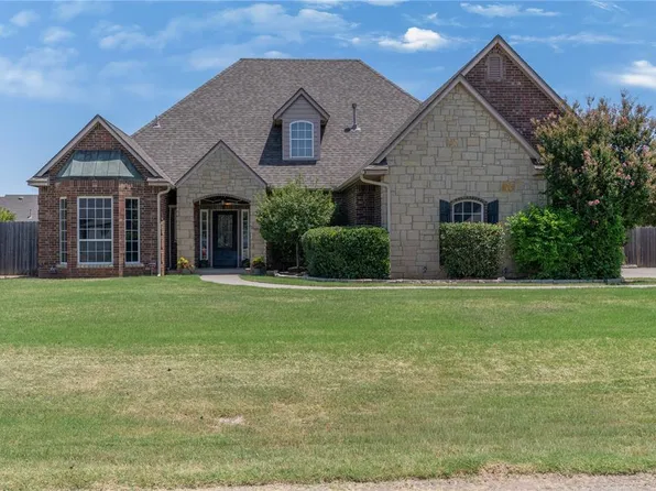 4108 Hidden Lake Cir, Moore, OK 73160