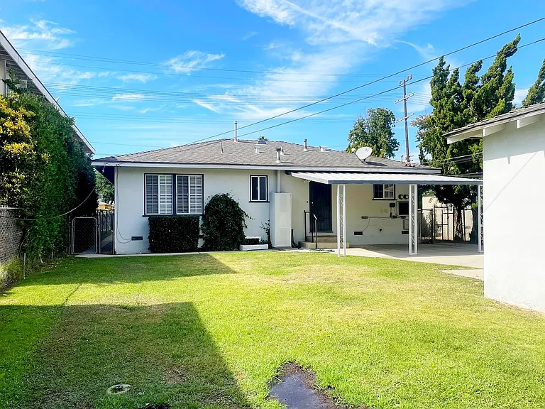 5736 Kester Ave — Photo 20