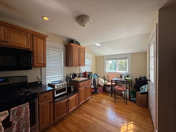 5th image of 20 Bellevue St