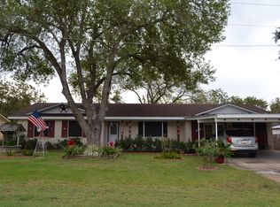 220 E 9th St, Yorktown, TX 78164