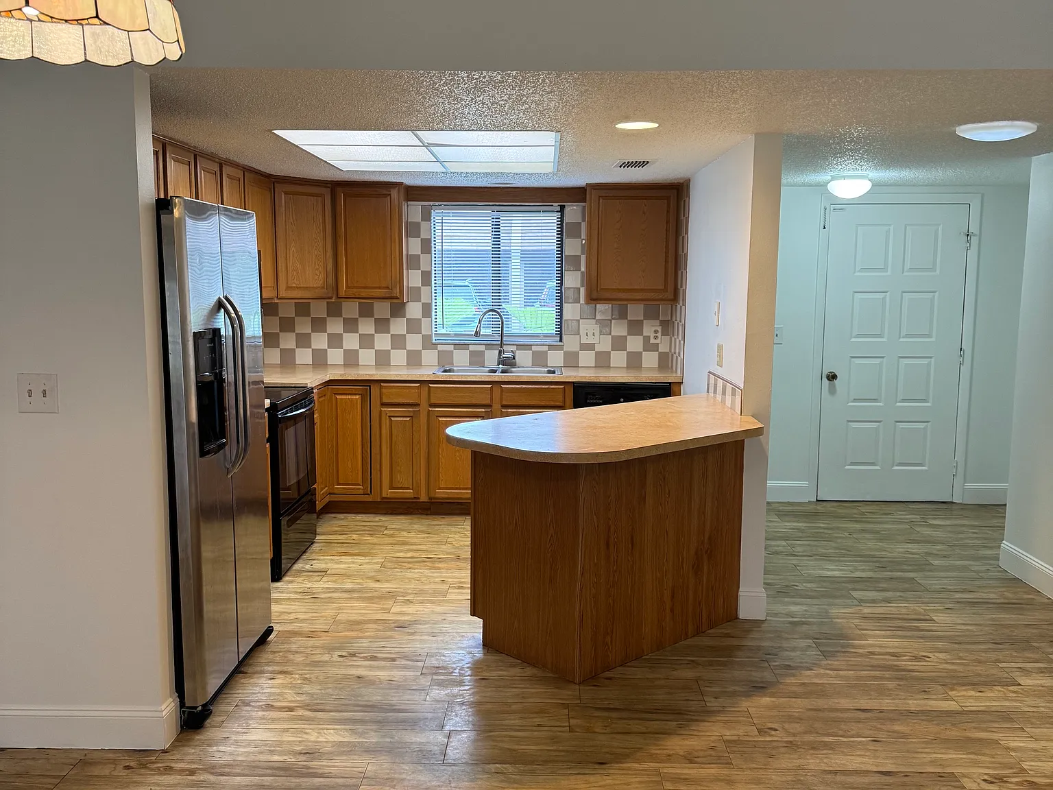 2 bed, 1100 sqft, $1,800 — Photo 2