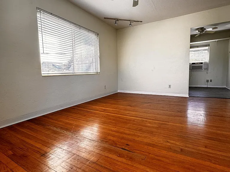 742 22nd Ave N #1/2 — Photo 5