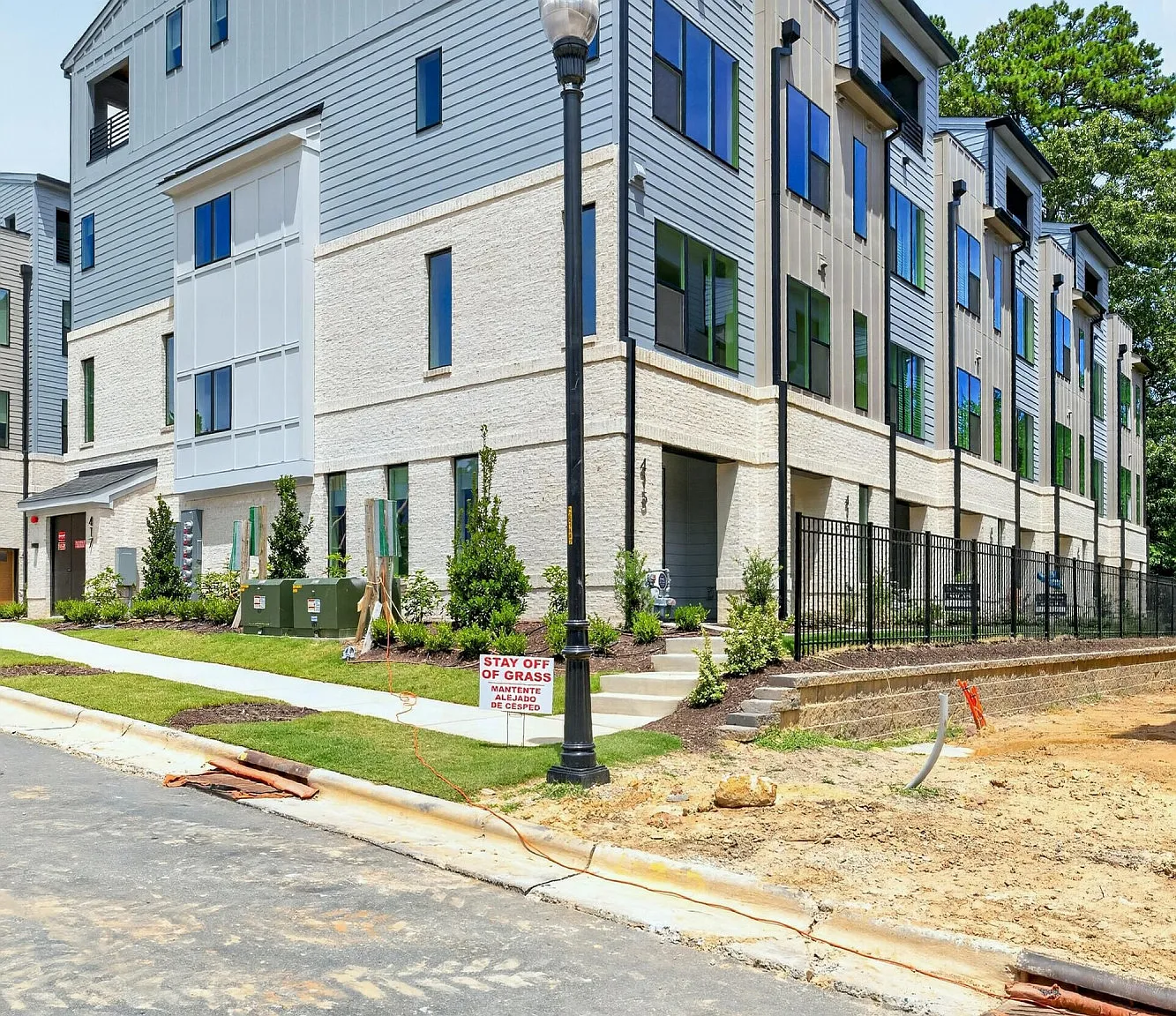 Walker Row Condominiums — Photo 1
