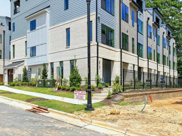 407 Chatham View Rd, Cary, NC 27511