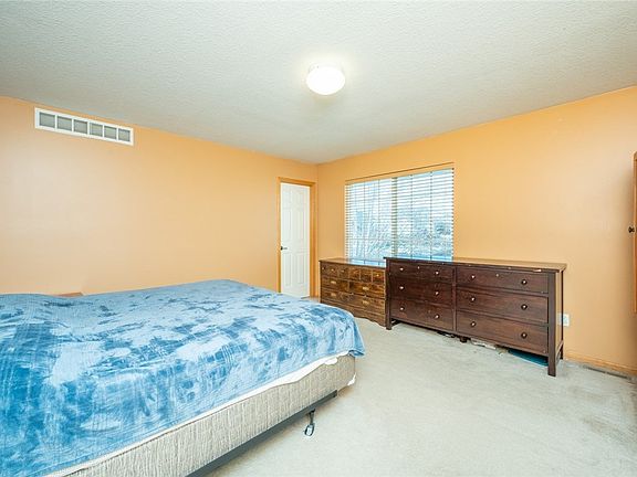 5th image of 2509 E Havens Ave