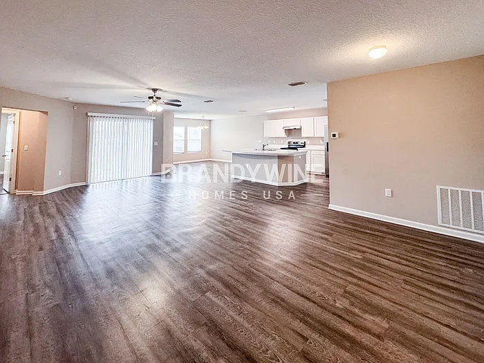 11269 Revolutionary Way — Photo 5