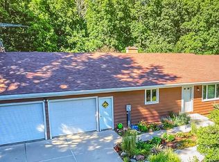 404 Bramble Ln, Brooklyn, WI 53521