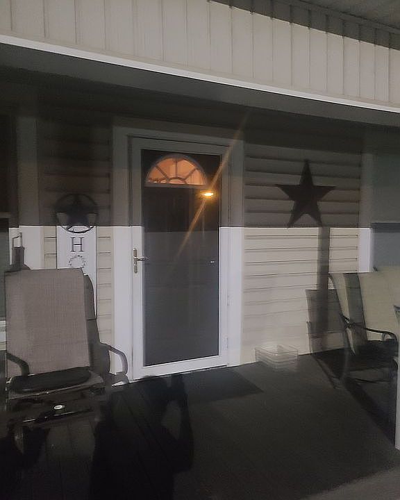 1st image of 421 Rose St