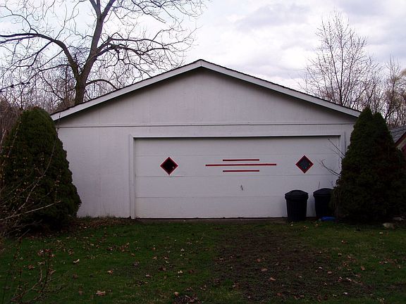 2  Detached Garage