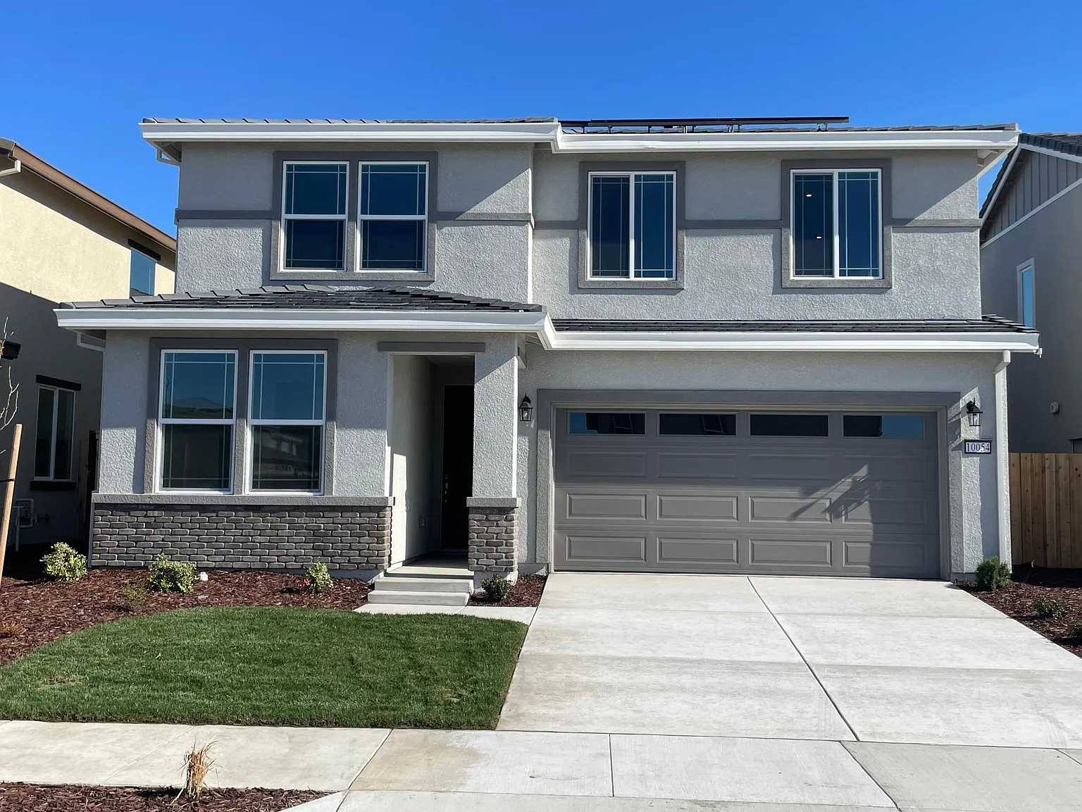 4 bed, 2381 sqft, $3,300 — Photo 2