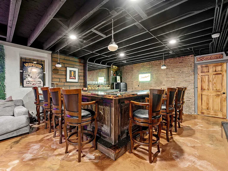 Building's Lounge