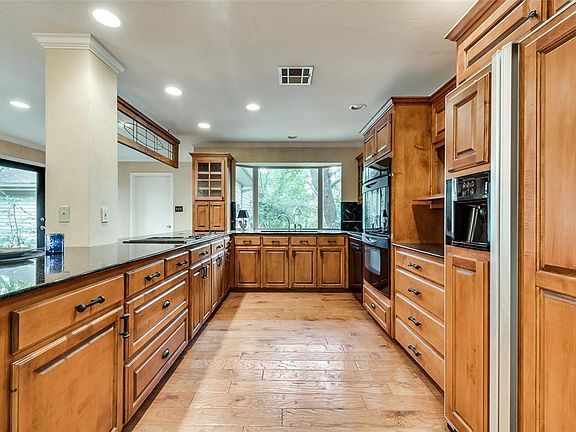 2nd image of 1816 Dartmouth Ln