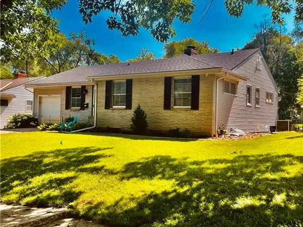 8125 Summit St, Kansas City, MO 64114