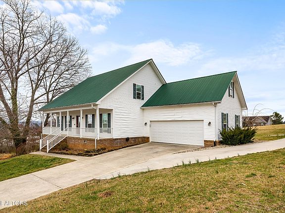 2nd image of 116 Lucas Ln