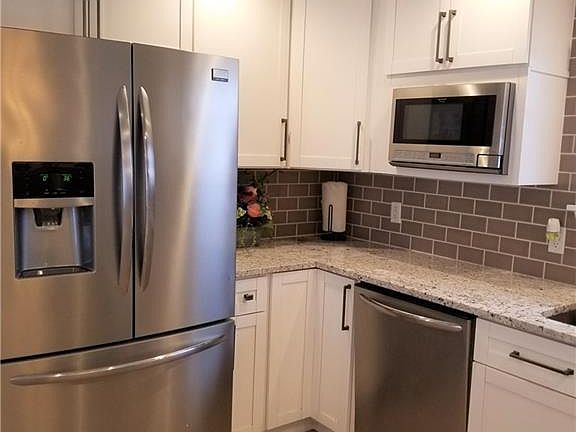 5th image of 9 Marlene Dr