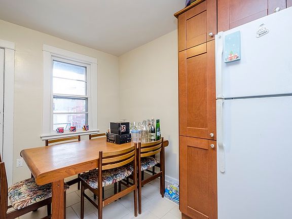 5th image of 120 Barrette St #1