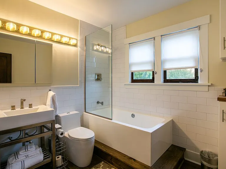 207 Richmond Dr NE — Photo 15