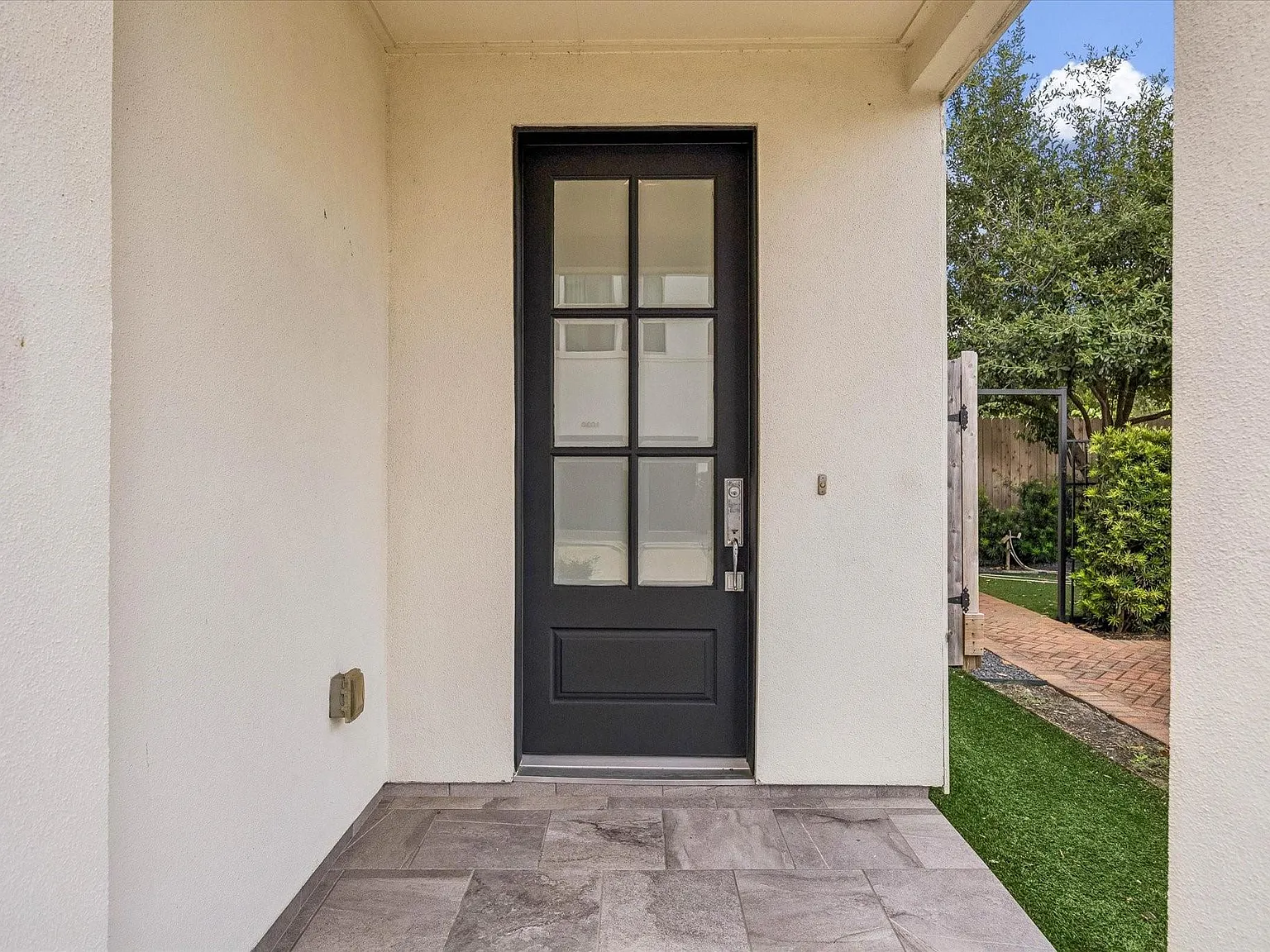 3 bed, 3.5 bath, 2172 sqft, $3,200 — Photo 2