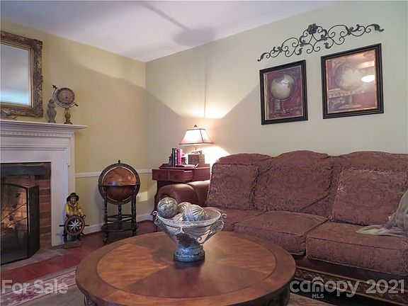 4th image of 111 Creekside Dr