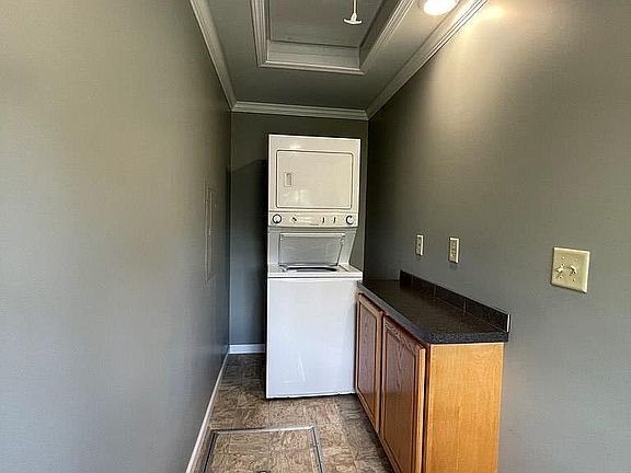 5th image of 622 Decker Ave