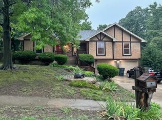 1803 SW Mic O Say Dr, Blue Springs, MO 64015