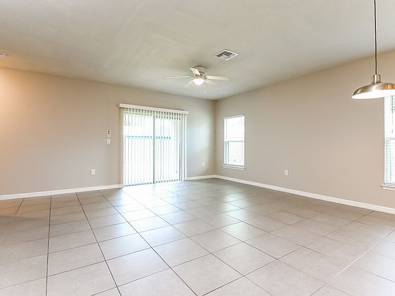 4th image of 326 Montgomery Ct