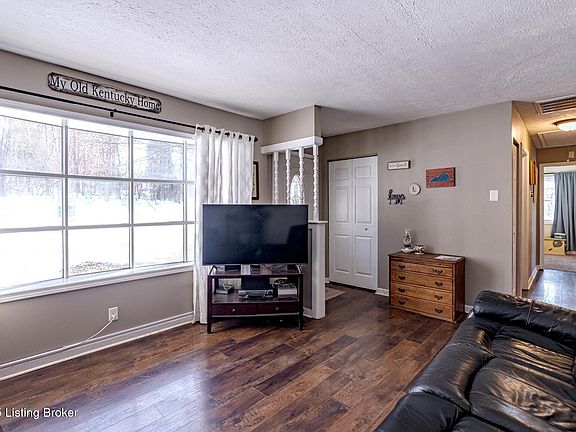 3rd image of 220 Mussel Ln