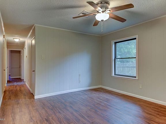 3rd image of 122 Lita Dr