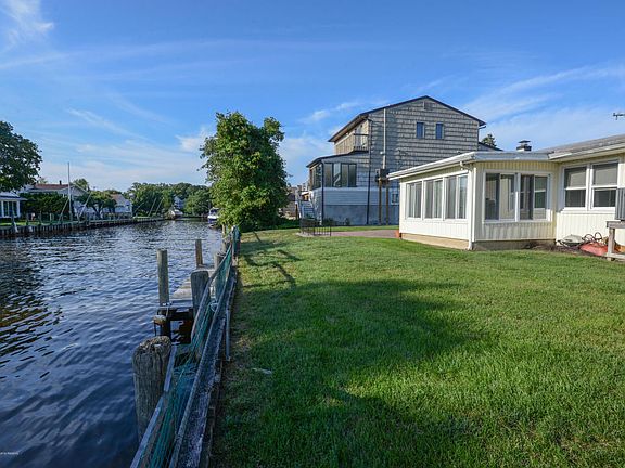 3rd image of 22 Haines Cove Dr