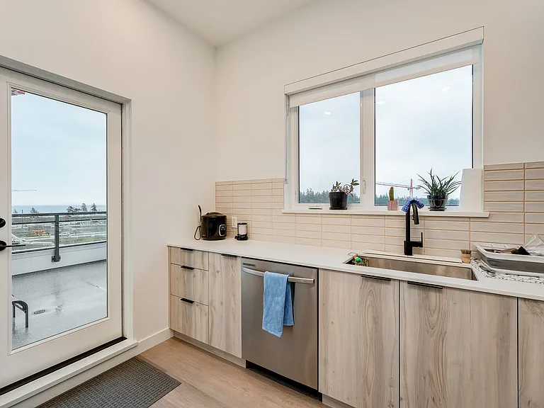3564B Ryder Hesjedal Way — Photo 7