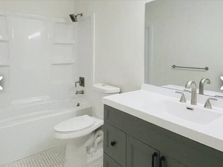 521 Broadway Ave N — Photo 8