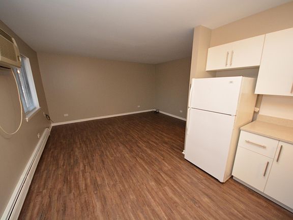 5th image of 319 Bluff Ave APT 3C