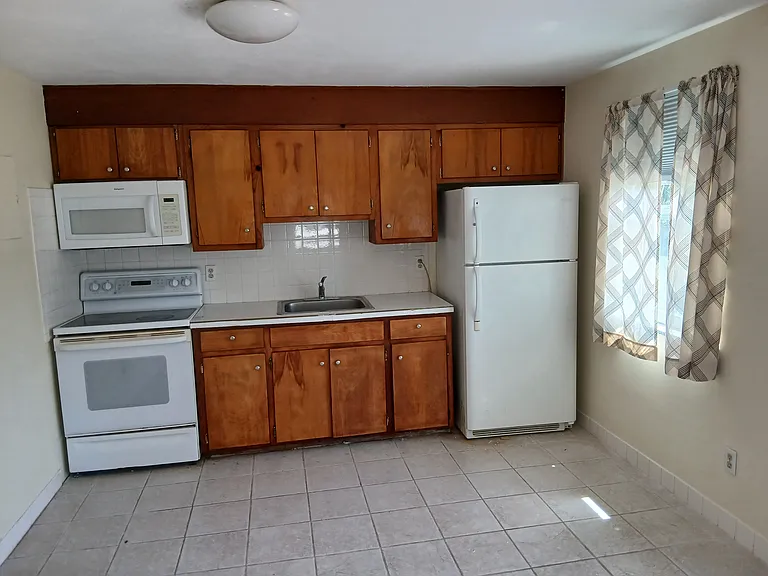 Barrett Ave — Photo 2