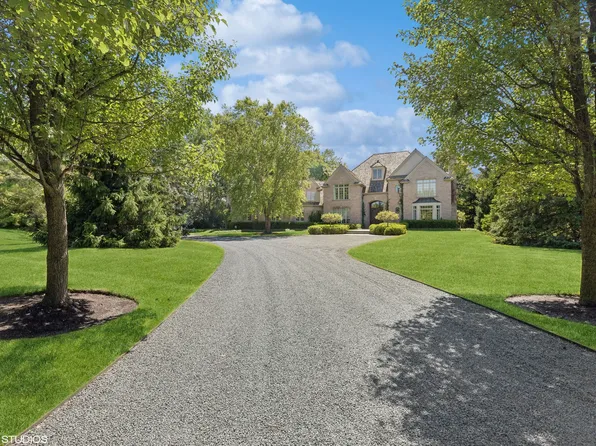 1041 Newcastle Dr, Lake Forest, IL 60045