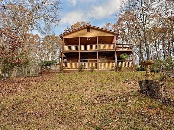 4th image of 236 Honeysuckle Dr