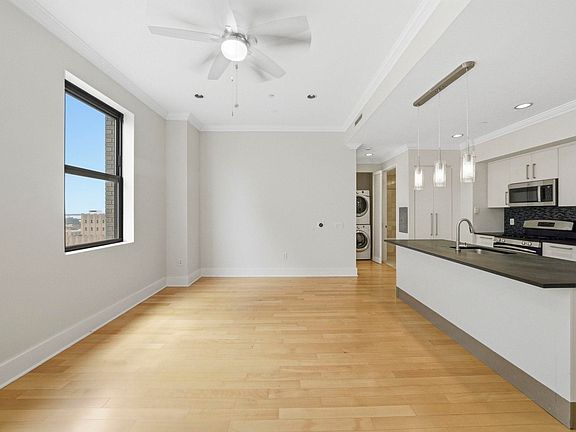 4th image of 4 Beacon Way APT 1404
