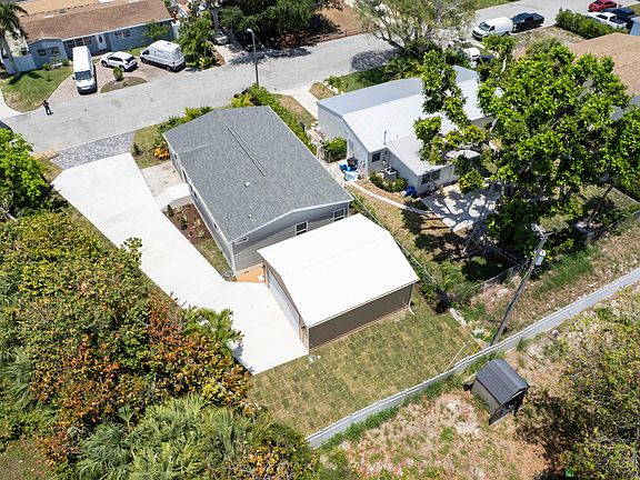5th image of 1757 N 12th Ct Court N
