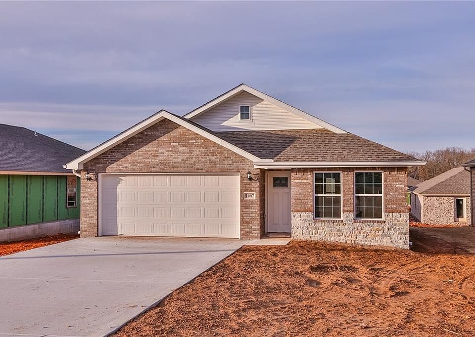 1st image of 1007 E Mimosa Pl