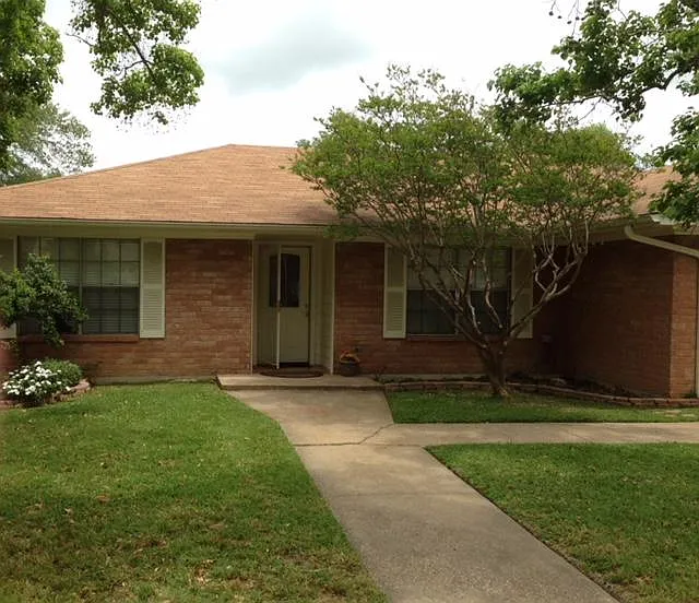 1819 Leona Dr — Photo 1
