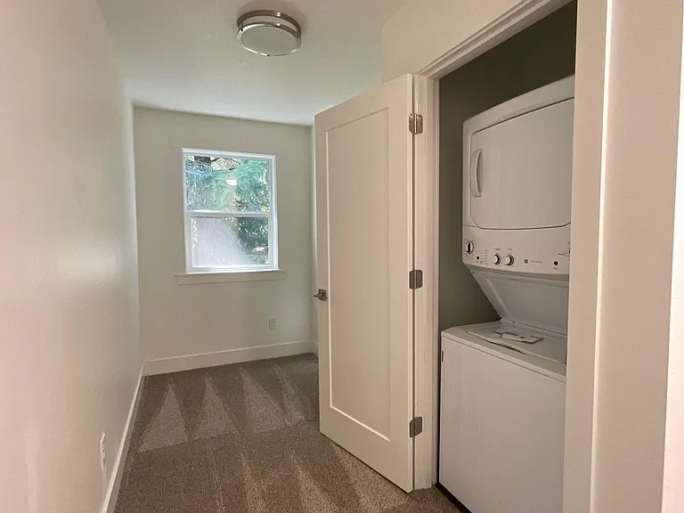 210 Lexington Ave #A — Photo 26
