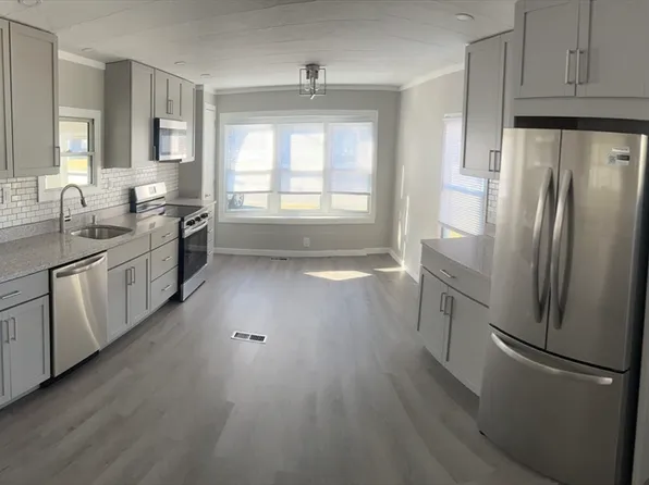 17 Bayberry Ln, Plymouth, MA 02360